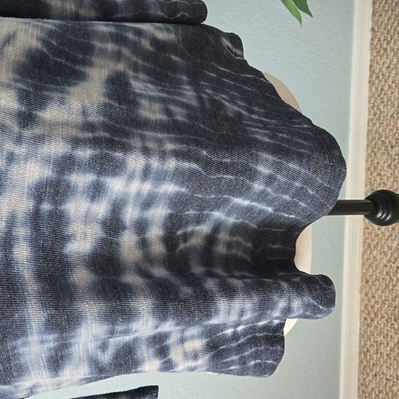 Young Fabulous & Broke Split Back Chiffon 3/4 sleeves Top Blue Tie Dye Sz Large - Picture 3 of 10